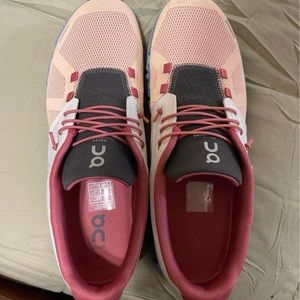 Women’s size 9.5 OnCloud